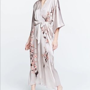 Kim + Ono Handpainted Cherry Blossom along Kimono Robe. NWT